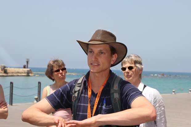 Israeli-tour-guide